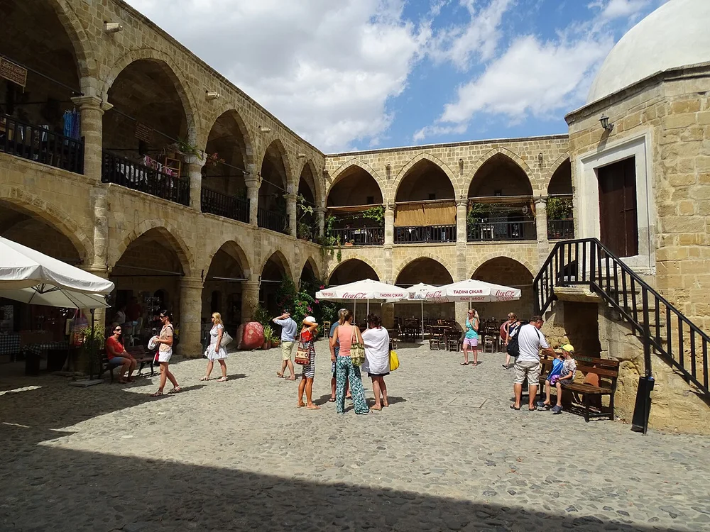 Lefkoşa'da Büyük Han'ın avlusu